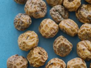 Noix de tigre biologiques de qualité supérieure, tubercules riches en nutriments, collation saine pour les smoothies, la pâtisserie et l'alimentation quotidienne, vente en gros - Product Image 4