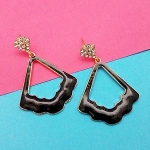 Kriaa Black Meenakari Pendientes colgantes Chapado en oro con piedra austriaca 1314118C Accesorio de moda - Product Image 1