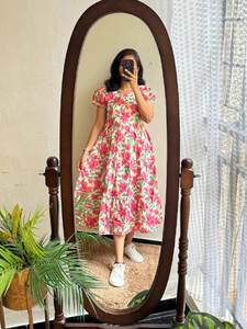 Belle robe d'été avec de beaux imprimés de tissu pur et riche - Product Image 4