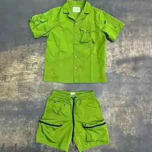 Ensemble de survêtement cargo pour homme, 2 pièces, en coton 100%, à séchage rapide, respirant, avec logo personnalisé OEM, style streetwear estival, chemise courte à boutons - Product Image 4