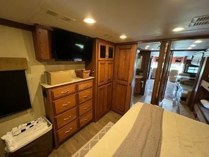 Vendedor Verificado, Autocaravana Usada Fleetwood DISCOVERY 40G Modelo 2013 con Alto Rendimiento Disponible para la Venta - Product Image 4