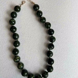 Collar de resina, accesorio de joyería atrevido y llamativo para quienes buscan la moda moderna, alta calidad - Product Image 1
