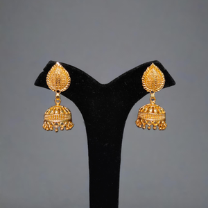 Acheter Boucles d'Oreilles Ensemble avec Conception Traditionnelle 22CT Plaqué Or Jhumka Style Boucles d'Oreilles Bijoux pour Femmes Porter - Product Image 1