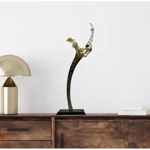 Sculpture en métal artisanale tendance représentant une faune sauvage, queue en fleurs, luxe, présentation de banquet, sculpture moderne polie - Product Image 1