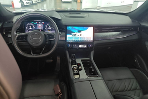 Lynk & Co 09 EM P 2.0 SUV Usado, Híbrido 4x4 Automático con Asientos de Cuero y Neumáticos R20, Volante a la Izquierda - Product Image 2