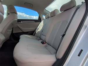 2016 Hyun-dai Sonata FWD con asientos de cuero Caja de cambios automática y manual Cámara trasera R17 Estante de techo de aleación Estado usado - Product Image 6