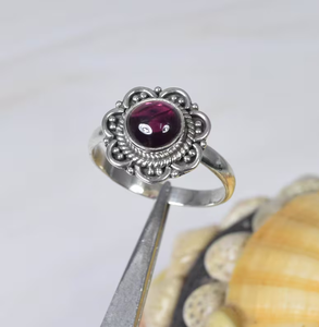 Bague en argent sterling 925 faite à la main motif de fleur de grenat rouge avec pierre de naissance de janvier pour cadeau d'anniversaire bijoux de mode - Product Image 1