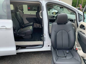 Chrysler Pacifica Touring L 2024 en perfecto estado - Product Image 4