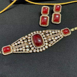 Conjunto de pendientes de Gargantilla Polki Kundan chapados en oro mate elegantes de moda para celebraciones de aniversario de boda - Product Image 1