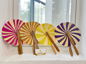 Éventail en feuilles de palmier naturelles séchées, tissé, léger, accessoire décoratif à main pour un mariage élégant sur la plage, Vietnam - Product Image 4