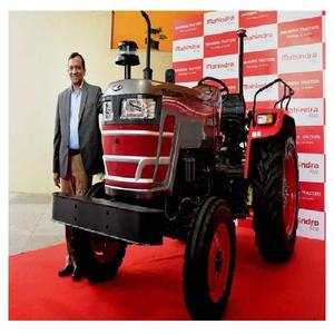 รถแทรกเตอร์ตีนตะขาบคุณภาพสูง สภาพดีเยี่ยม รุ่นปี 2025 Mahindra M Power 85P แบบมีห้องโดยสาร 35 แรงม้า พร้อมมอเตอร์และปั๊มเกียร์สำหรับขาย - Product Image 2