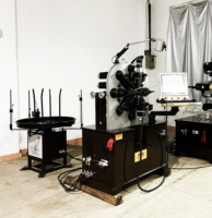 Bande transporteuse incurvée à chaîne en treillis métallique faisant la machine CNC 11 axes enrobage de chocolat flexion pièce unique puis vague dans la chaîne