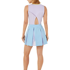 Mini-jupe de tennis personnalisée pour femme, uniforme confortable en matière douce Spandex/Nylon, extensible dans les 4 sens, col en V, sans manches, logo à la taille - Product Image 2