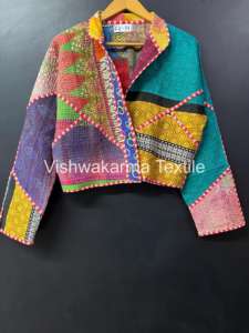 Veste courte matelassée Kantha pour femmes, fabrication artisanale indienne, réversible, écologique, idéale pour l'automne et l'hiver, veste vintage en patchwork - Product Image 4
