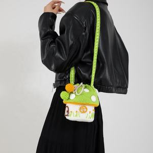 Petit sac bandoulière en crochet motif champignon, fait main en fil tricoté, en polyester, pour rouge à lèvres, clés et monnaie, accessoires - Product Image 4