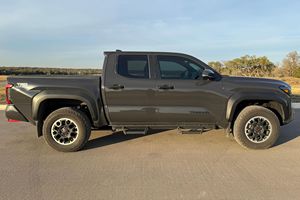 Tesla Model Y Performance 2024 Usado, Tracción en las Cuatro Ruedas con Motor Dual, Varias Modificaciones - Product Image 2