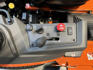 Tondeuse autoportée Husqvarna Z454X R320X AWD, 150 heures d'utilisation, plateau de coupe de 112 cm, excellent état - Product Image 6