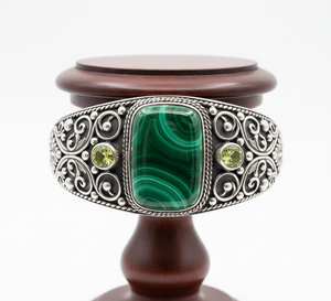 Brazalete Hecho a Mano de Malaquita de Plata Tibetana para Hombre, Pulsera Abierta Ajustable de Oro Bohemio de 14K para Aniversario, Ocasión Hinduismo - Product Image 3