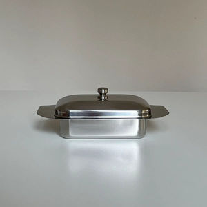 Beurrier en métal argenté classique, récipient de rangement, cuisine moderne minimaliste, essentiel pour servir à table - Product Image 1