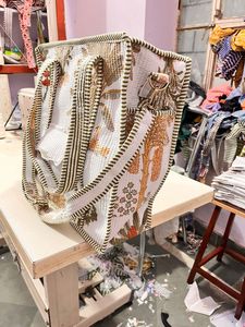 Bolsas de compras de algodón impresas con logotipo personalizado Estilo de moda para promociones y obsequios con bolsa a juego - Product Image 4