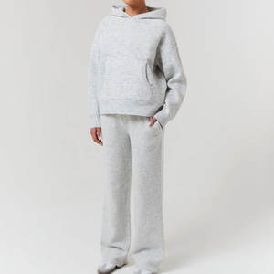Ensemble de survêtement pour femmes personnalisé avec pantalon à capuche pour le sport, la mode athlétique et le port quotidien - Product Image 5