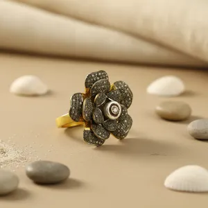 Anillo de Diamantes con Flores y Chapado en Oro de Lujo, Joyería para Mujer - Product Image 1