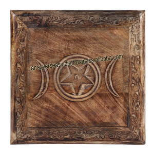 Mesa de Altar Cuadrada de Madera Grabada de Alta Calidad, Diseño de Pentagrama y Triple Luna, Arte Religioso Wiccano Pagano Folclórico - Product Image 3