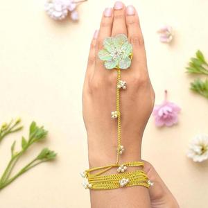 Charmant bracelet manchette plaqué or pour femmes filles vêtements traditionnels élégants pour les fonctions porter des collections pour les femmes - Product Image 1