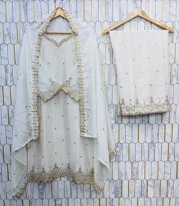 SÉQUENCE SPÉCIALE FESTIVAL BRODERIE SUR DESSUS EN TISSU DE SOIE ET PLAZZO AVEC ENSEMBLE DUPATTA - Product Image 6