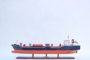 Modèle de voilier en bois artisanal écologique - Product Image 4