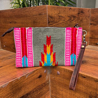 Nouveau élégant occidental aztèque repoussé en cuir bracelet pochette Vintage marron outillage sacs à main Unique aztèque matelassé en cuir bracelet sac