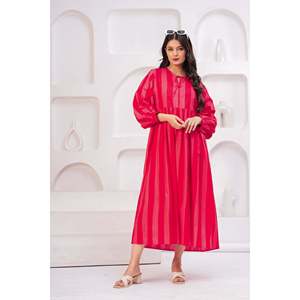 Robe en coton rose avec jupe ample, longueur ras du sol, élégante et décontractée, taille XL, avec détails translucides pour les occasions de jour - Product Image 3