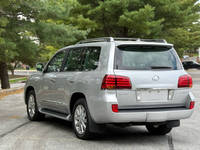 Lexus LX 570 AWD 4 portes SUV 2008, conduite à gauche, sièges en cuir, toit ouvrant arrière, navigation avec caméra, phares LED, écran tactile, occasion