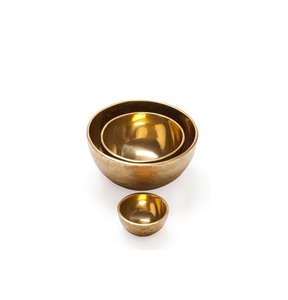 Cuenco para servir de latón hecho artesanalmente adornado para pasillos Pooja de templos o eventos gastronómicos culturales centrados en la autenticidad y la tradición - Product Image 4