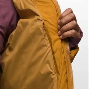 Veste matelassée pour femme à bas prix, design OEM, vêtements de rue, vestes matelassées pour femme de haute qualité fabriquées au Pakistan - Product Image 4