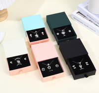 Boîtes à bijoux personnalisées haut de gamme pour les grossistes et les fournisseurs de cadeaux, emballage rigide de qualité supérieure avec design personnalisé OEM ODM