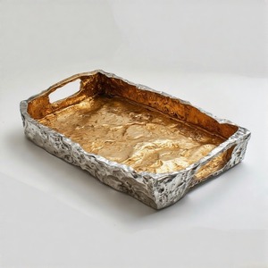 Bandeja de aluminio fundido Imperial Line con base rectangular Acabado vintage Asas artísticas y Diseño atrevido para Decoración - Product Image 6