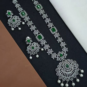 CONJUNTO DE COLLAR DE ESTILO CLÁSICO DE BRIDA DE DIAMANTE AMERICANO Y PENDIENTES DE ALTA CALIDAD CONJUNTO DE JOYERÍA CHAPADA EN PLATA PARA MUJERES Y NIÑAS - Product Image 1