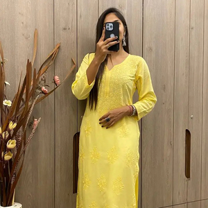 TOP EN RAYONNE TENDANCE AVEC FIL DE COTON BRODÉ TRAVAIL ET PANTALON KURTA COMBINAISON ÉLÉGANTE DE COULEURS CASUAL DAILY WEAR ROBE SUIT - Product Image 1