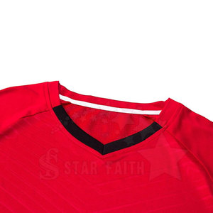 เสื้อกีฬาแขนสั้นผ้าโพลีเอสเตอร์ระบายอากาศได้ดีผ้าเจอร์100% เสื้อฟุตบอลออกแบบได้ตามต้องการ - Product Image 5