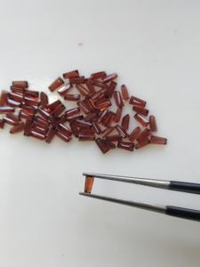 1x2x4มม. สีแดงโกเมนเรียวบาแกตต์ตัดอัญมณีธรรมชาติ - Product Image 3