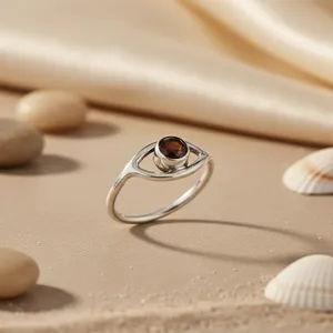 Anillo Delicado de Plata de Ley 925 con Granate para Mujer, Chapado en Rodio, Joyería Fina con Engaste de Platino para Regalo - Product Image 1
