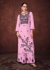 Nouveau concepteur à la mode tenue Hit Collection lourd rayonne visqueux Kurti Pant & Dupatta avec travail de broderie lourde offre de vente entière - Product Image 4