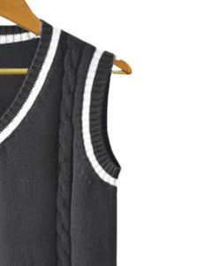 เสื้อกั๊กไหมพรมถักลายสลับสีดำขาว คอวีลายทาง สไตล์ลำลอง เนื้อผ้านุ่ม แฟชั่นผู้ชายสำหรับฤดูหนาว - Product Image 5