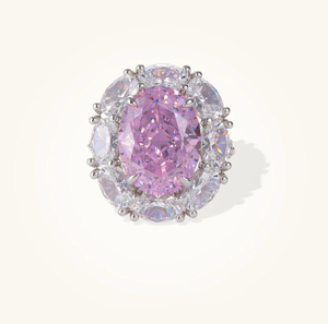 Anillo Elegante para Mujer en Plata Rodiada con Gema Ovalada Morada y Halo de Circonia Cúbica - Product Image 1