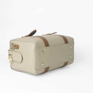 Sacs fourre-tout en cuir d'origine tissés à la main de couleur personnalisée pour femmes fermeture à glissière en cuir de qualité supérieure 100% - Product Image 5