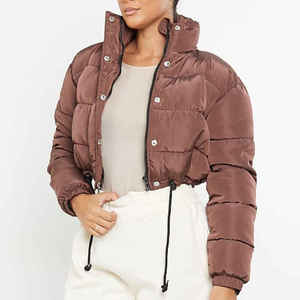 Blouson court matelassé en coton pour femme, style doudoune, avec boutons et bas ajustable, vente en gros - Product Image 3