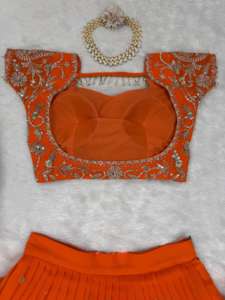 Lehenga Choli moderne en tissu Saree Foux Gorgette avec travail de fil et sequins, taille jusqu'à 42, intérieur réversible - Product Image 3