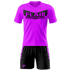 Kits de football rétro conçus sur mesure Uniformes de maillot de football pour enfants de haute qualité pour hommes - Product Image 3