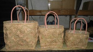 Panier en raphia fait à la main coloré pour pique-nique, poignées en cuir personnalisées, doublure en paille, fermeture à cordon - Product Image 3